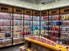 -华致名酒库雪茄烟酒(荣科路店)