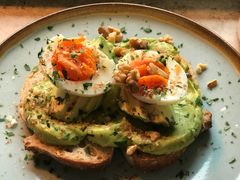 牛油果煮蛋吐司-RAC BAR(安福路店)