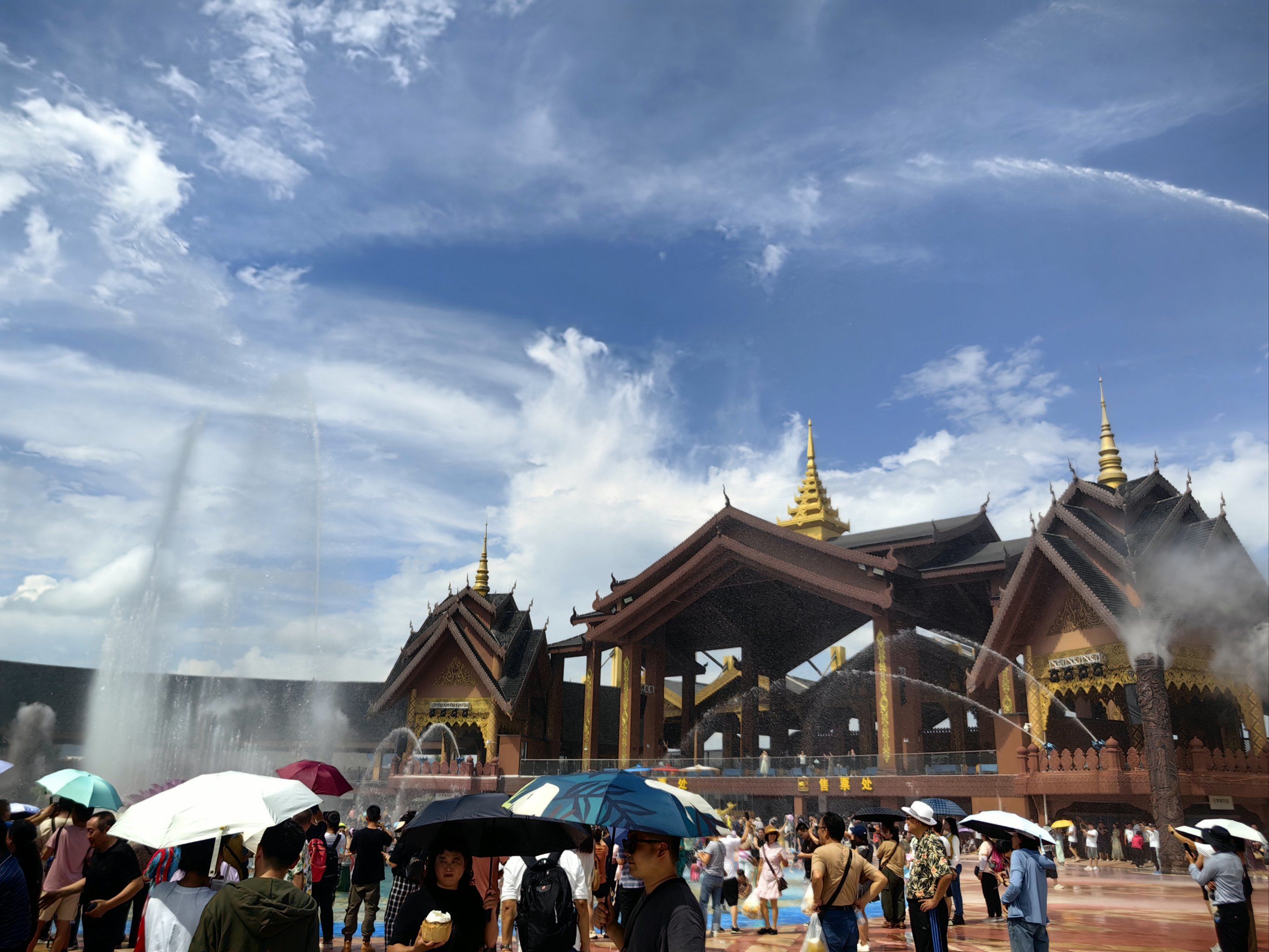 西双版纳傣族园刚刚去过傣族园,景区电瓶车的票不要买