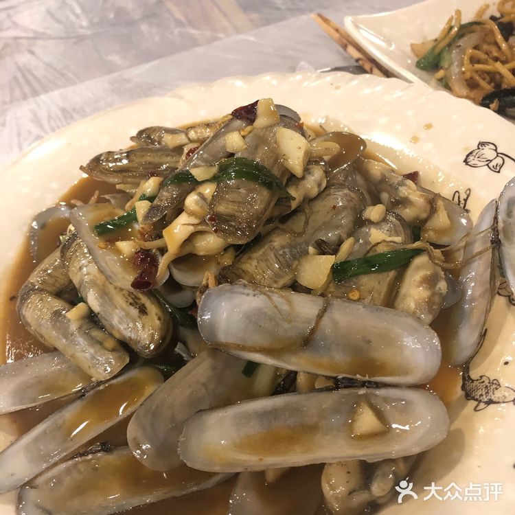 今天朋友来，就一起去店里吃了