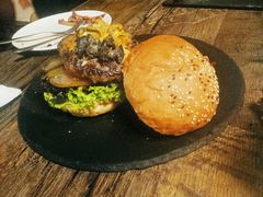 球馆汉堡-HIGH FIVE哈福手工汉堡(桂林路店)