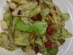 培根烩炒手撕包菜-香港茶餐厅文化体验馆(茶山镇店)