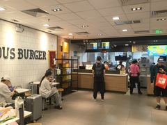 -麦当劳(上海虹桥站30B检票口楼上)