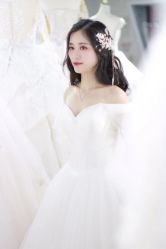 -现代经典婚纱摄影