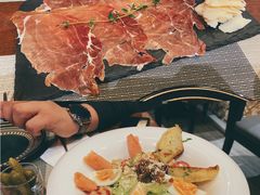 经典沙拉配三文鱼-LA CREPERIE BRETONNE布列塔尼法式餐厅(天童北路店)