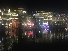 -临江餐馆二楼美食部落