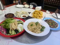 -雪乡人家东北菜·铁锅炖一切(高斯路店)
