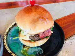 双层牛肉芝士汉堡-The Rug Cafe(王府中环店)
