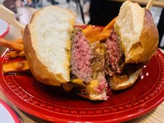 27&nbsp;牛肉汉堡-HELLO 27 意面·沙拉·帕尼尼