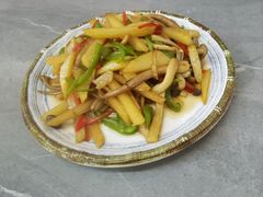 鹿茸菌炒土豆-边疆缘正宗腾冲风味菜馆(腾冲店)