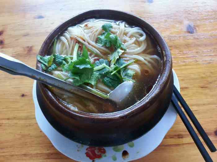 打分    /人 三鲜瓦罐面,看上去不错.