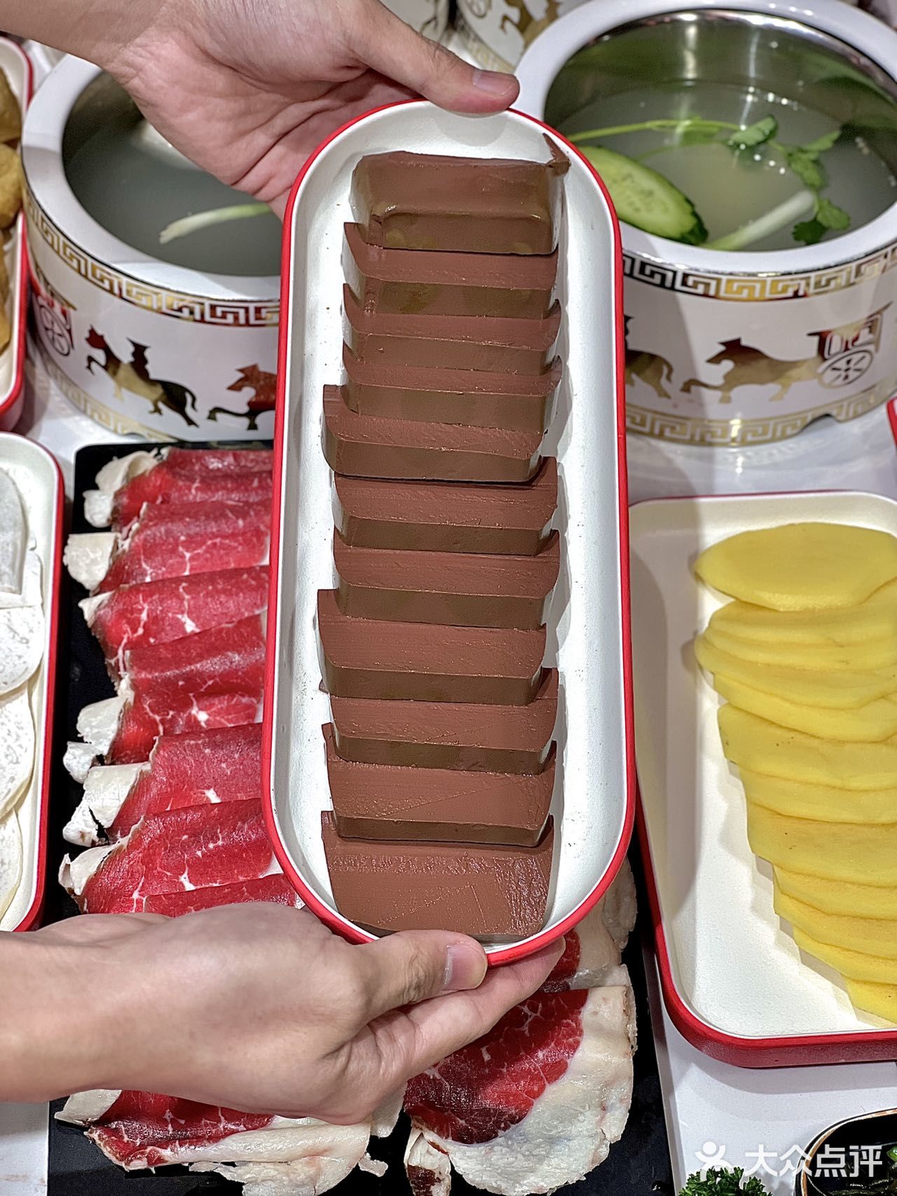 叹羊肉好去处‼️围炉而坐来一顿草原羊肉火锅吧♨️  