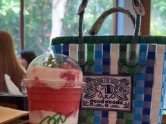 -Chom Cafe and Restaurant