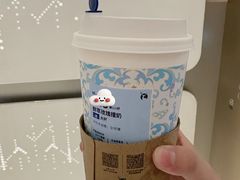 鲜萃玫瑰撞奶-瑞幸咖啡(Lab·前海壹方汇负一楼店)