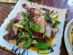 芍皮炒腊肉-黄桷树曹家私房菜(江与城店)