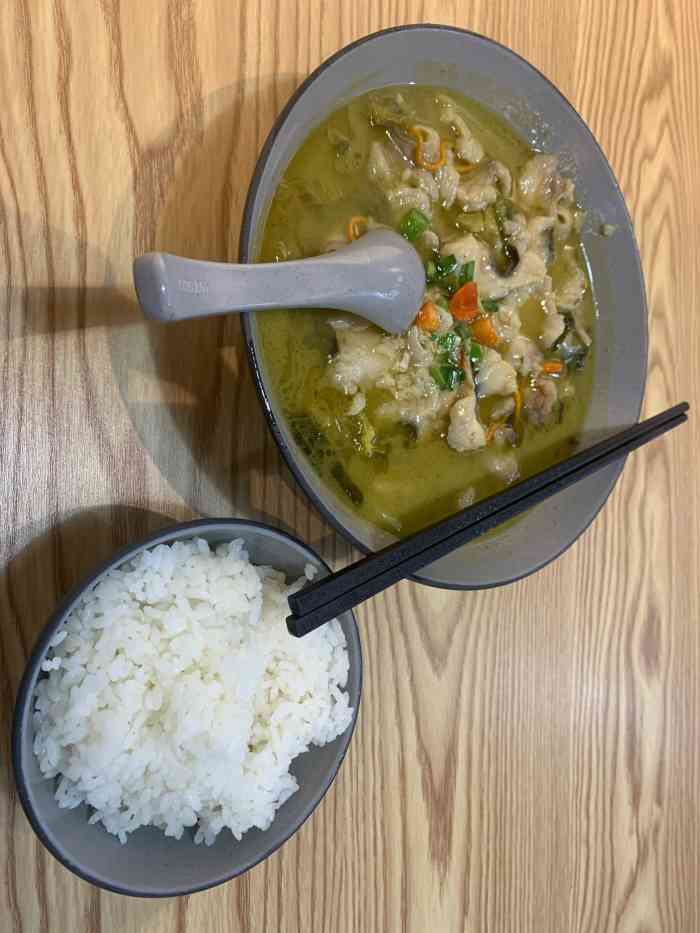 环境:地点在图书对面商场的哦-1层,店面不大,去的