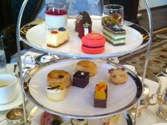 最上面的都很好吃。中间一般，楼下咸点也好-Salon de Ville浦江汇(上海外滩华尔道夫酒店店)