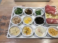 -花馬肆.云南过桥米线(汉神购物广场现场熬汤店)