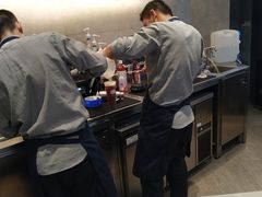 -瑞幸咖啡(岳家嘴地铁站店)