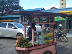 门口水果摊-ခြောက်ထပ်ကြီးရွှေသာလျောင်းဘုရားကြီး