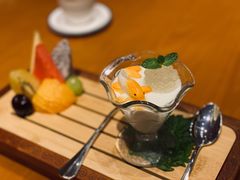 燕窝杏仁奶冻伴鲜果-广州富力君悦大酒店空中花园