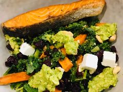 煎三文鱼牛油果色拉-Wagas沃歌斯(太古汇店)