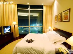 豪华大床房-上海华凯华美达广场酒店