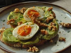 牛油果煮蛋吐司-RAC BAR(安福路店)