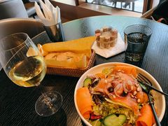 烟熏三文鱼色拉-wineapp葡萄酒餐吧(外滩金融中心店)