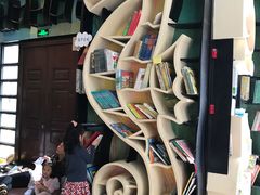 -钟书阁(松江泰晤士小镇店)