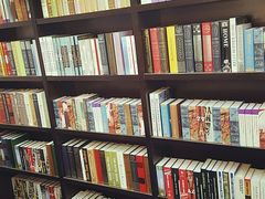 -钟书阁(松江泰晤士小镇店)