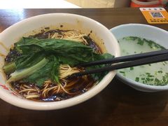 -阿依娘镇店豌杂面(三峡广场店)