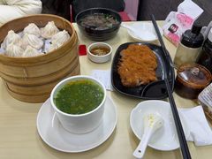 -莱莱小笼·乔艾