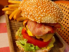 手工牛肉汉堡-秘密小花园(第三中学店)