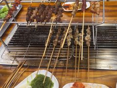 -哈尔滨小酒馆·鲜肉现穿自助烧烤(康新花园店)