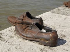 -多瑙河畔鞋履雕塑