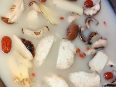 -咕嘟草帽鱼·牛奶一样的鲜鱼汤(天鹅湖万达广场店)