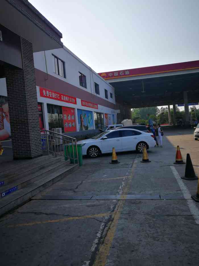 鄂州服务区-停车场-"年前去黄梅参加了一场婚礼,现在想来也是后.