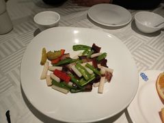 杭椒腊肉炒藕带-上海年代·浙菜家烧·小海鲜(水上东路店)