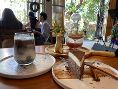 -Chom Cafe and Restaurant