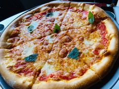 芝士披萨-WOLFGANG PUCK KITCHEN & BAR(迪士尼小镇店)