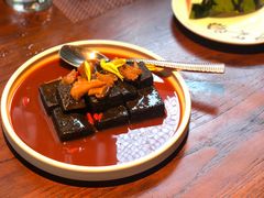 猴头菇鲍汁瑶柱扒制黑豆腐-肴约·花园式餐厅(湖里店)