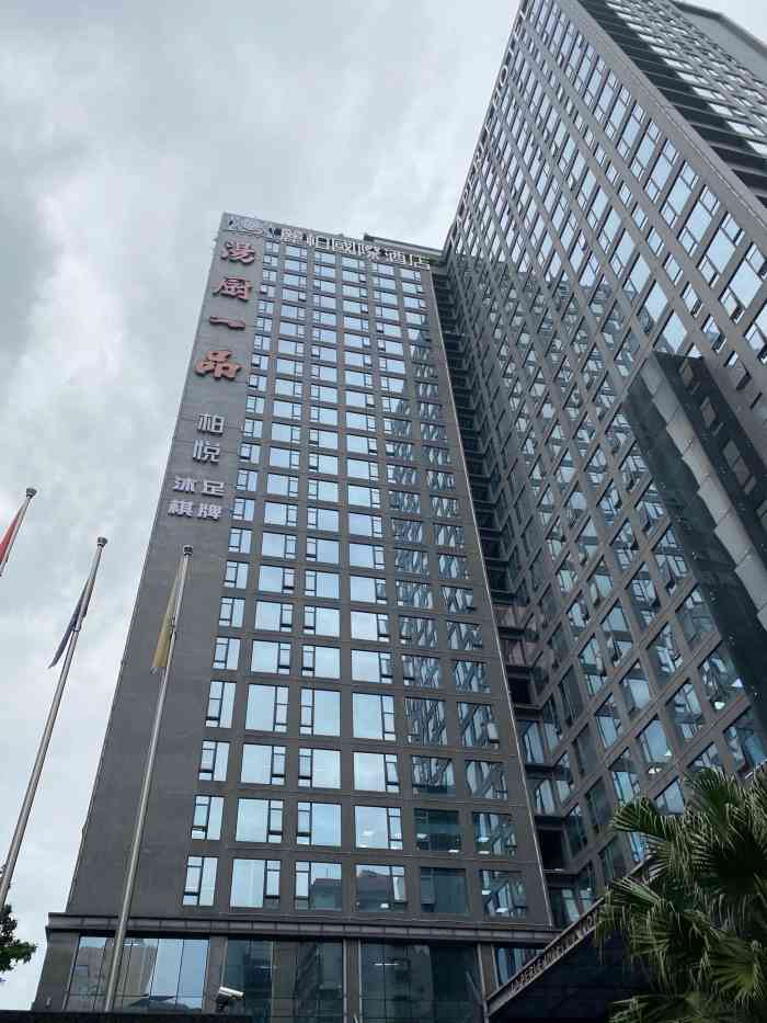 来到丽柏国际酒店参加一个活动,酒店位于天河区的岗顶,地铁三号线岗顶