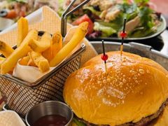-BOURBON 玻本美式餐厅酒吧(虹桥新天地店)