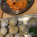 我和朋友直接炫了好几盘。推荐:奎梨家吾桑格秘制鸡腿肉