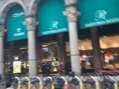 -文艺复兴百货(米兰大教堂广场店)