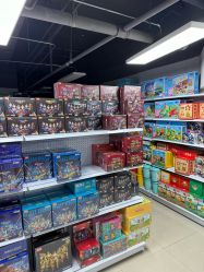 -来此探索玩具仓储店