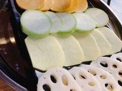 蔬菜拼盘-唯成•韩国炭火烤肉 유성고기