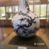 苏州博物馆馆身以灰白两色为主