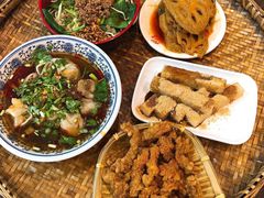 -爆炸头阿姨小四川正宗川味小吃(无任何分店)